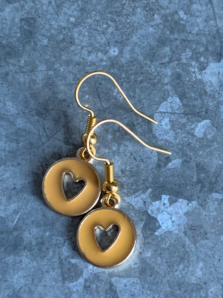 Boucles d’oreilles breloque coeur jaune sur crochet alliage de métaux or Comme un ange