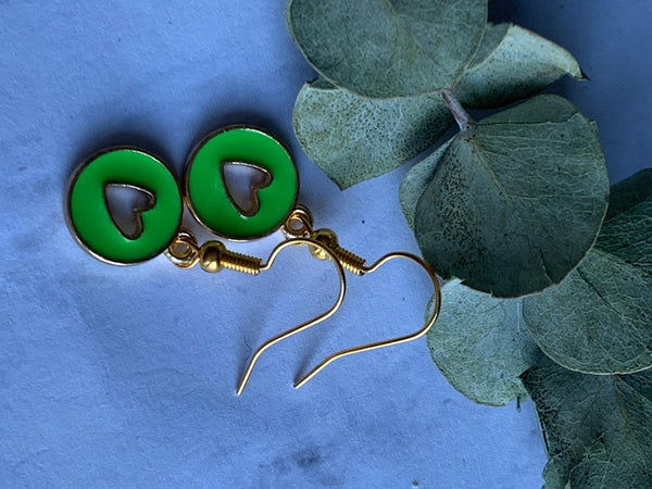 Boucles d’oreilles breloque coeur vert fluo sur crochet alliage de métaux or Comme un ange