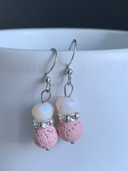 Boucles d’oreilles chic perle bille blanche pierre de lave rose bijoux diffuseur aromathérapie Comme un ange