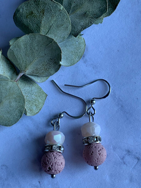 Boucles d’oreilles chic perle bille blanche pierre de lave rose bijoux diffuseur aromathérapie Comme un ange