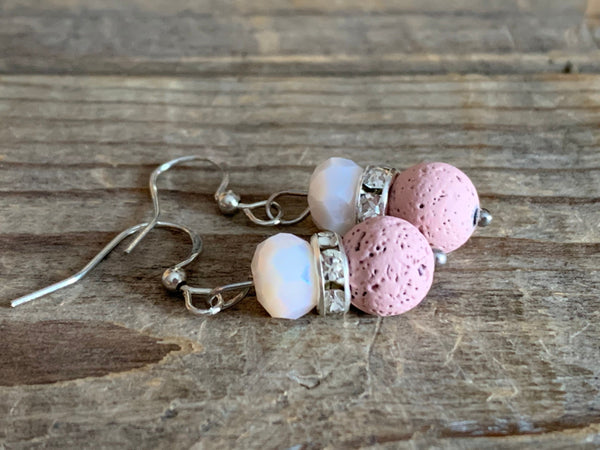 Boucles d’oreilles chic perle bille blanche pierre de lave rose bijoux diffuseur aromathérapie Comme un ange