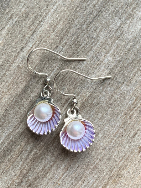 Boucles d’oreilles coquillage mauve perle blanche Comme un ange