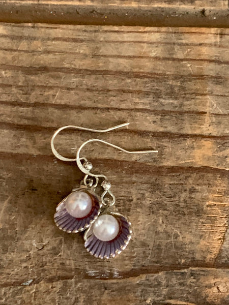 Boucles d’oreilles coquillage mauve perle blanche Comme un ange
