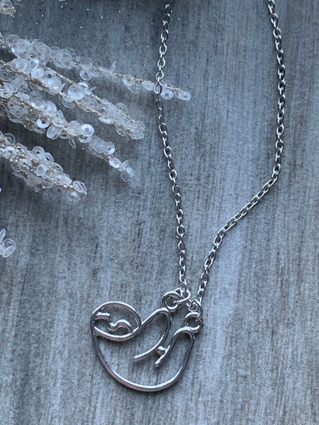 Collier breloque paresseux alliage de métaux argent Comme un ange