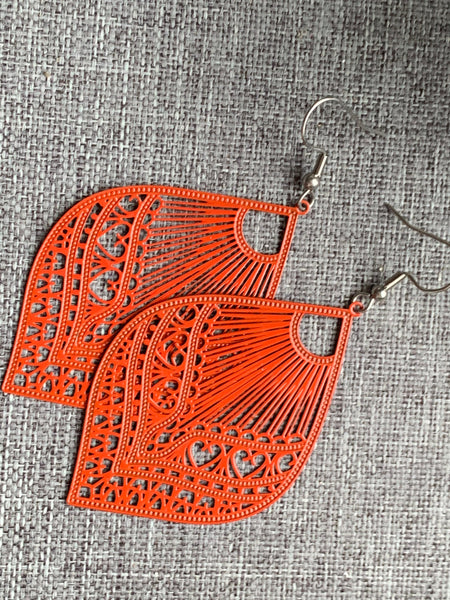 Boucles d’oreilles feuille dentelle orange Comme un ange