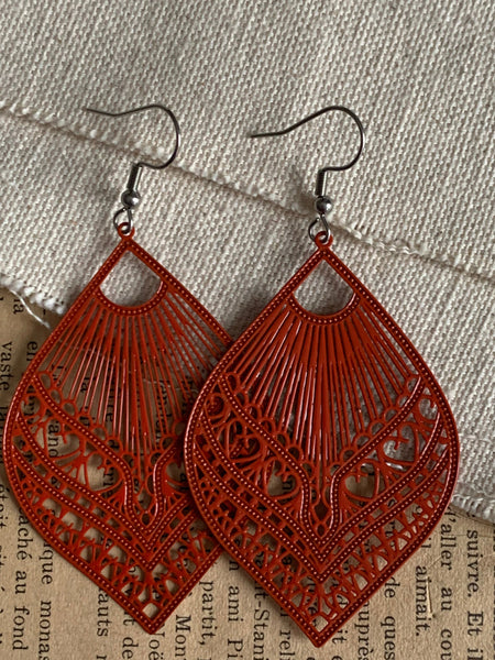 Boucles d’oreilles feuille dentelle orange Comme un ange