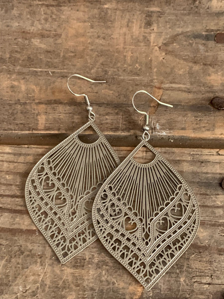 Boucles d’oreilles feuille dentelle moka Comme un ange