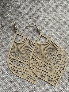 Boucles d’oreilles feuille dentelle moka Comme un ange
