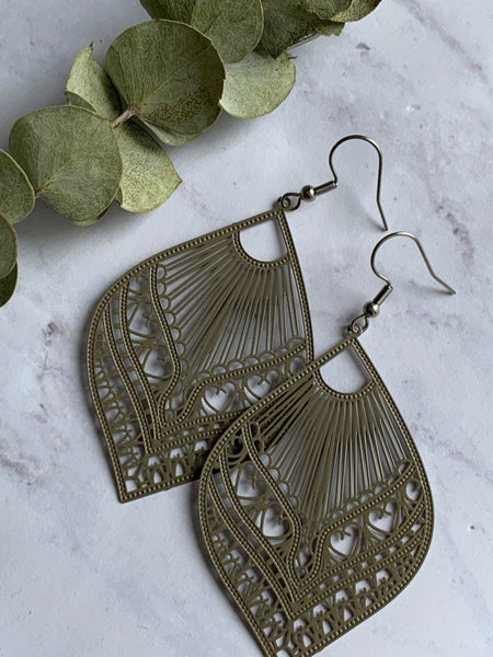 Boucles d’oreilles feuille dentelle moka Comme un ange