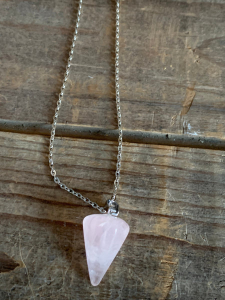 Collier pierre de quartz rose sur chaîne alliage de métaux argent Comme un ange