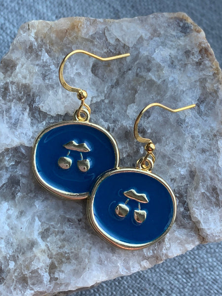 Boucles d’oreilles breloque médaillon cerise bleu et alliage de métaux or Comme un ange