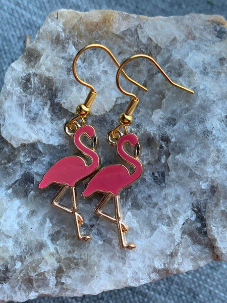 Boucles d’oreilles breloque flamant rose sur crochet alliage de métaux or Comme un ange