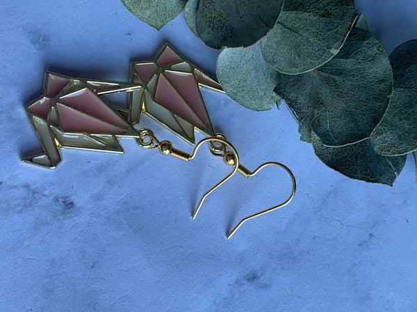 Boucles d’oreilles breloque cygne en origami rose et or Comme un ange