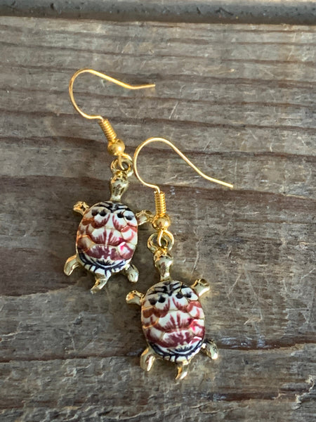 Boucles d’oreilles breloque tortue rouge Comme un ange