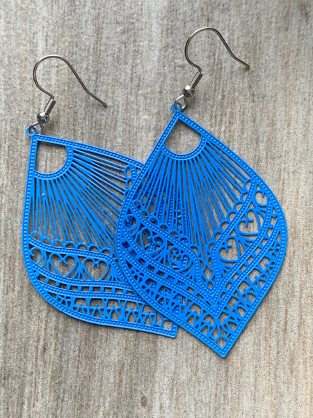 Boucles d’oreilles breloque feuille bleue Comme un ange