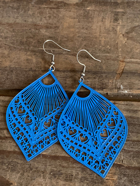 Boucles d’oreilles breloque feuille bleue Comme un ange