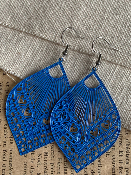 Boucles d’oreilles breloque feuille bleue Comme un ange