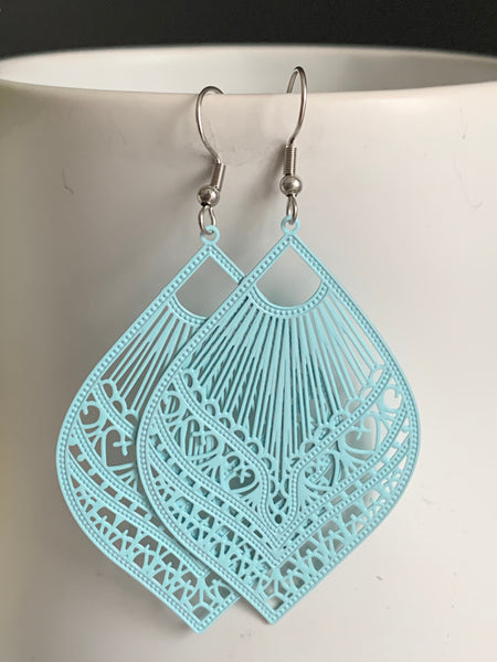 Boucles d’oreilles breloque feuille bleue pâle Comme un ange