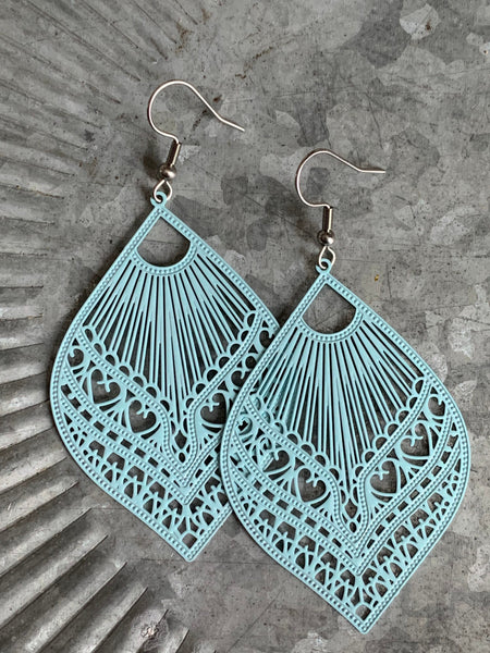 Boucles d’oreilles breloque feuille bleue pâle Comme un ange