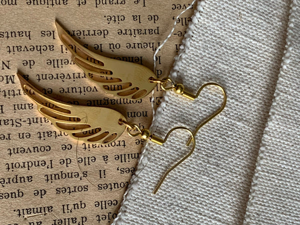 Boucles d’oreilles breloque plume d’ange alliage de métaux or Comme un ange