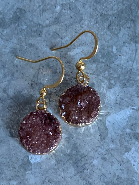 Boucles d’oreilles de style druzy couleur prune Comme un ange