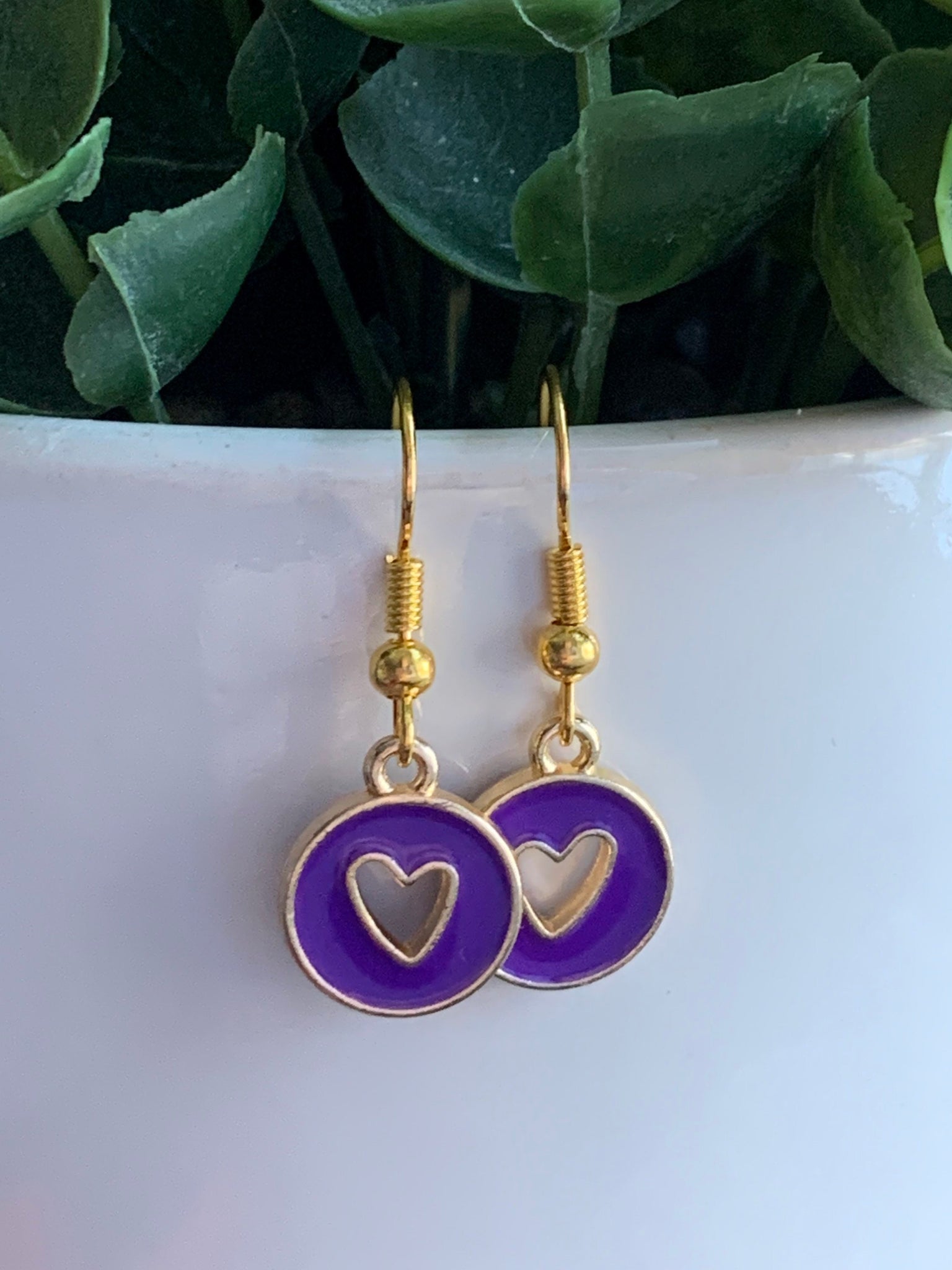 Boucles d’oreilles mauves coeur dores Comme un ange