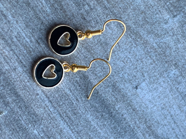 Boucles d’oreilles breloque coeur noir sur crochet alliage de métaux or Comme un ange