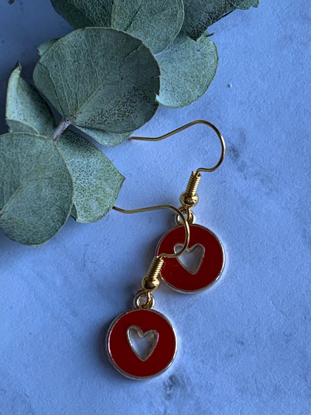 Boucles d’oreilles breloque coeur rouge sur crochet alliage de métaux or Comme un ange