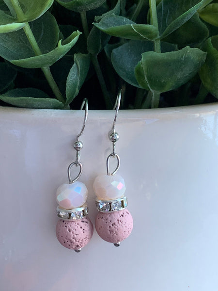 Boucles d’oreilles chic perle bille blanche pierre de lave rose bijoux diffuseur aromathérapie Comme un ange