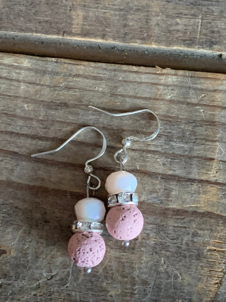 Boucles d’oreilles chic perle bille blanche pierre de lave rose bijoux diffuseur aromathérapie Comme un ange