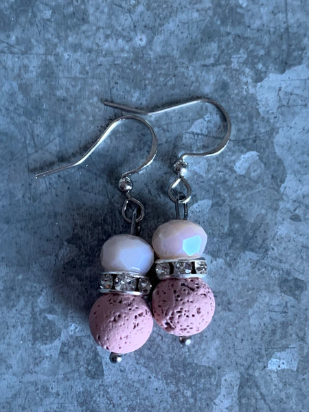 Boucles d’oreilles chic perle bille blanche pierre de lave rose bijoux diffuseur aromathérapie Comme un ange