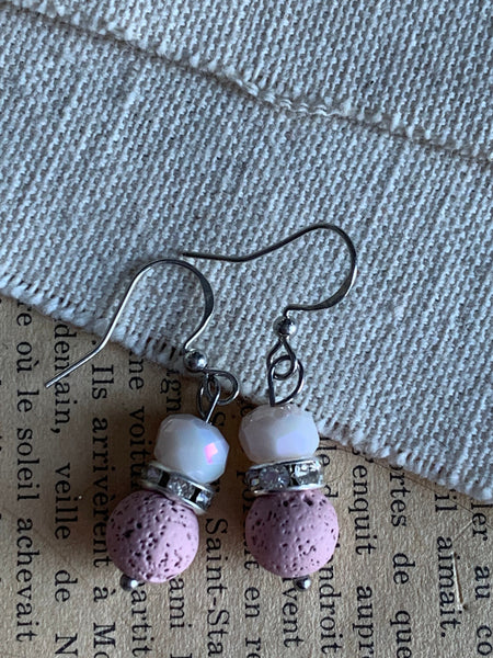 Boucles d’oreilles chic perle bille blanche pierre de lave rose bijoux diffuseur aromathérapie Comme un ange