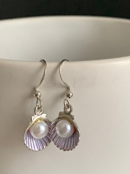 Boucles d’oreilles coquillage mauve perle blanche Comme un ange
