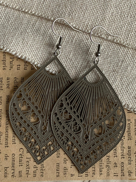 Boucles d’oreilles feuille dentelle moka Comme un ange