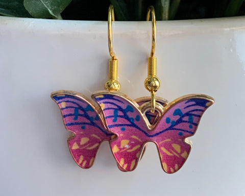 Boucles d’oreilles breloque papillon rose et mauve sur crochet alliage de métaux or Comme un ange