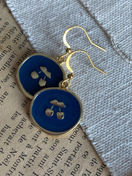 Boucles d’oreilles breloque médaillon cerise bleu et alliage de métaux or Comme un ange