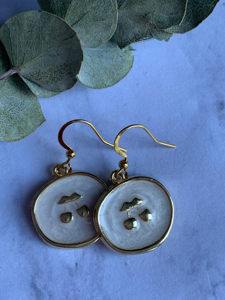 Boucles d’oreilles breloque médaillon cerise blanc et or Comme un ange