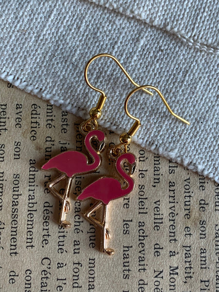 Boucles d’oreilles breloque flamant rose sur crochet alliage de métaux or Comme un ange