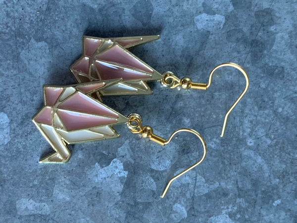 Boucles d’oreilles breloque cygne en origami rose et or Comme un ange