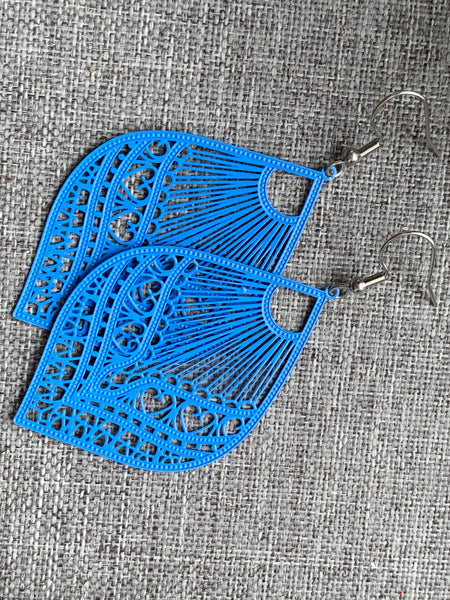 Boucles d’oreilles breloque feuille bleue Comme un ange