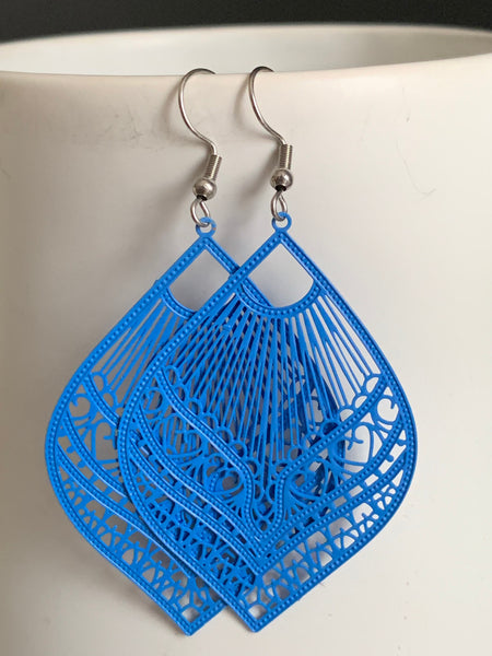 Boucles d’oreilles breloque feuille bleue Comme un ange