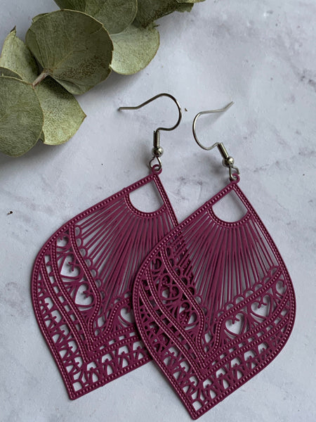 Boucles d’oreilles breloque feuille mauve Comme un ange