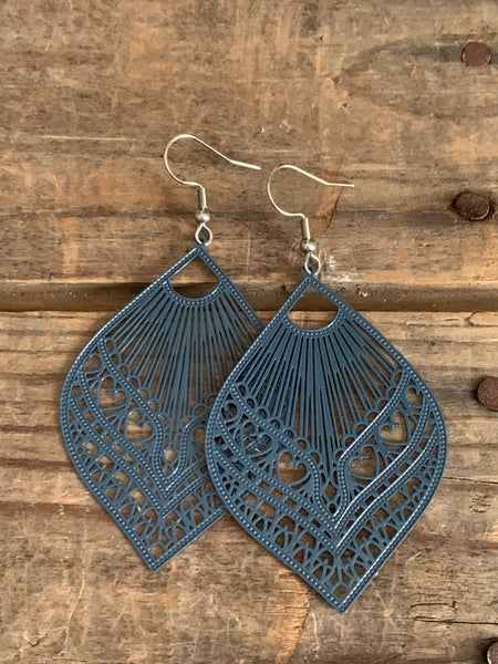 Boucles d’oreilles breloque feuille bleue foncé Comme un ange