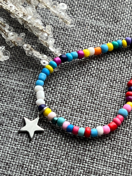 Collier de petites billes multicolores breloque étoile Comme un ange