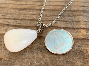 Collier pierre blanche sur chaîne Comme un ange