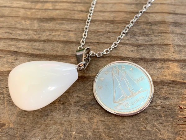 Collier pierre blanche sur chaîne Comme un ange