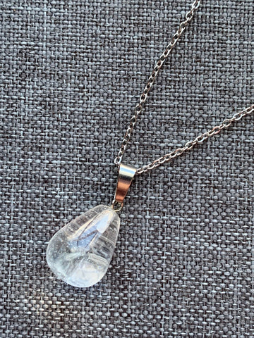 Collier pierre transparente sur chaîne Comme un ange