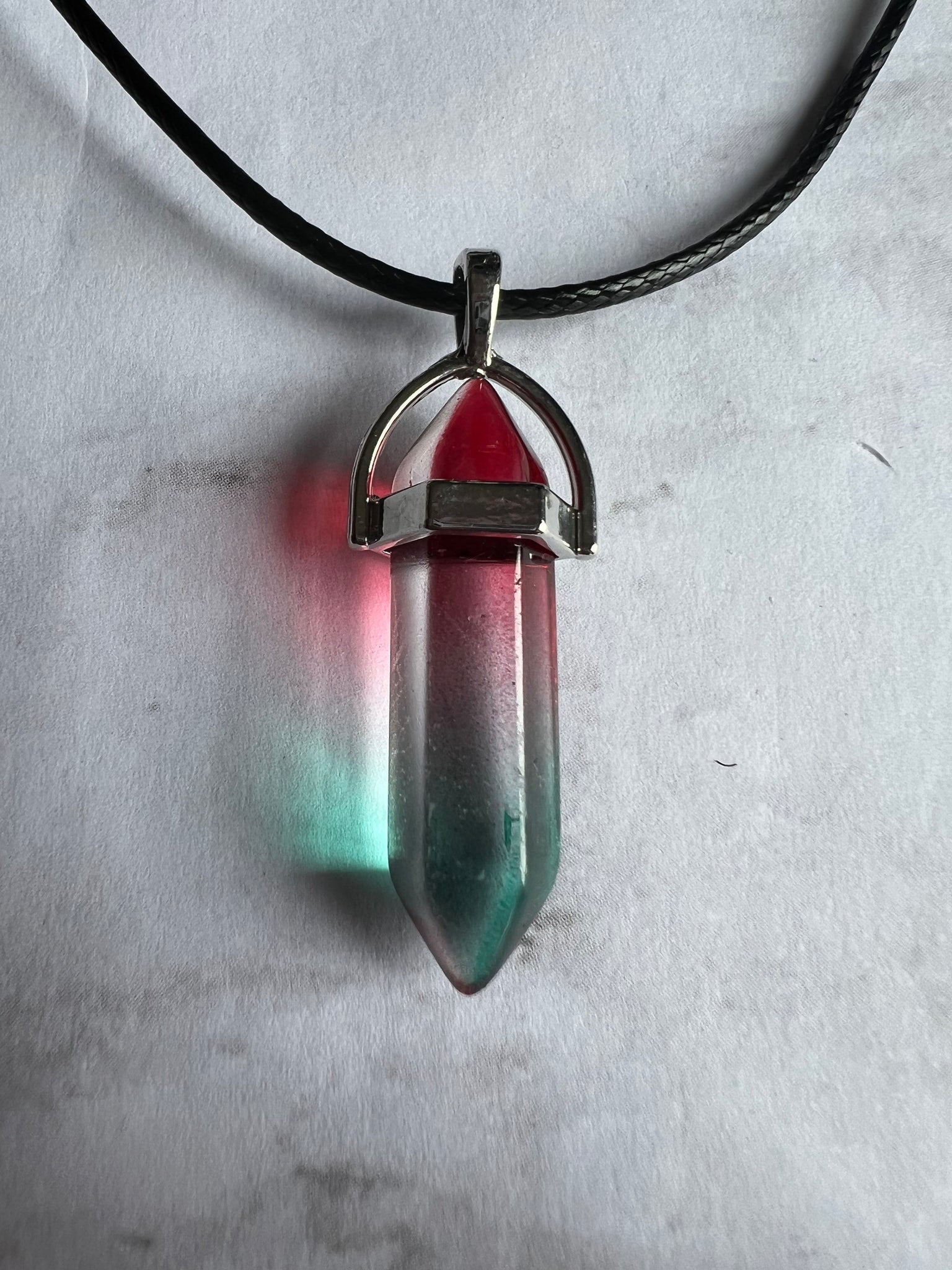 Collier pendule vert et rouge Comme un ange
