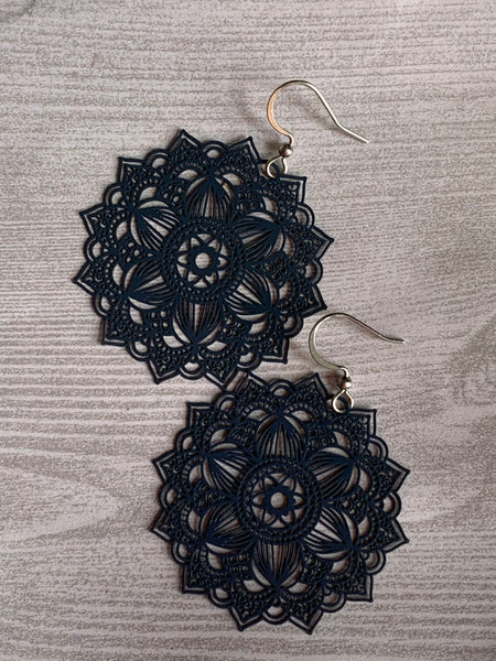 Boucles oreilles mandalas marine gris foncé Comme un ange