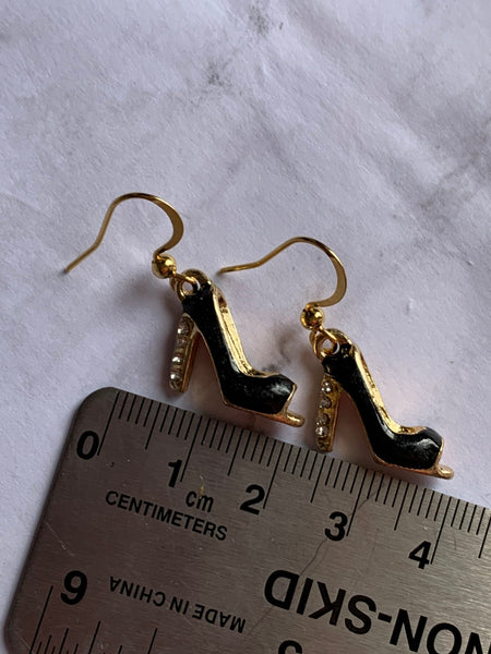 Boucles oreilles soulier talon haut noir Comme un ange